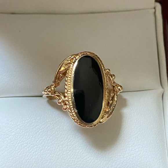 Jewelry - SOLID 14KT Gold Onyx Signet Ring